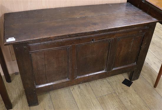 An 18th century oak coffer, W.118cm